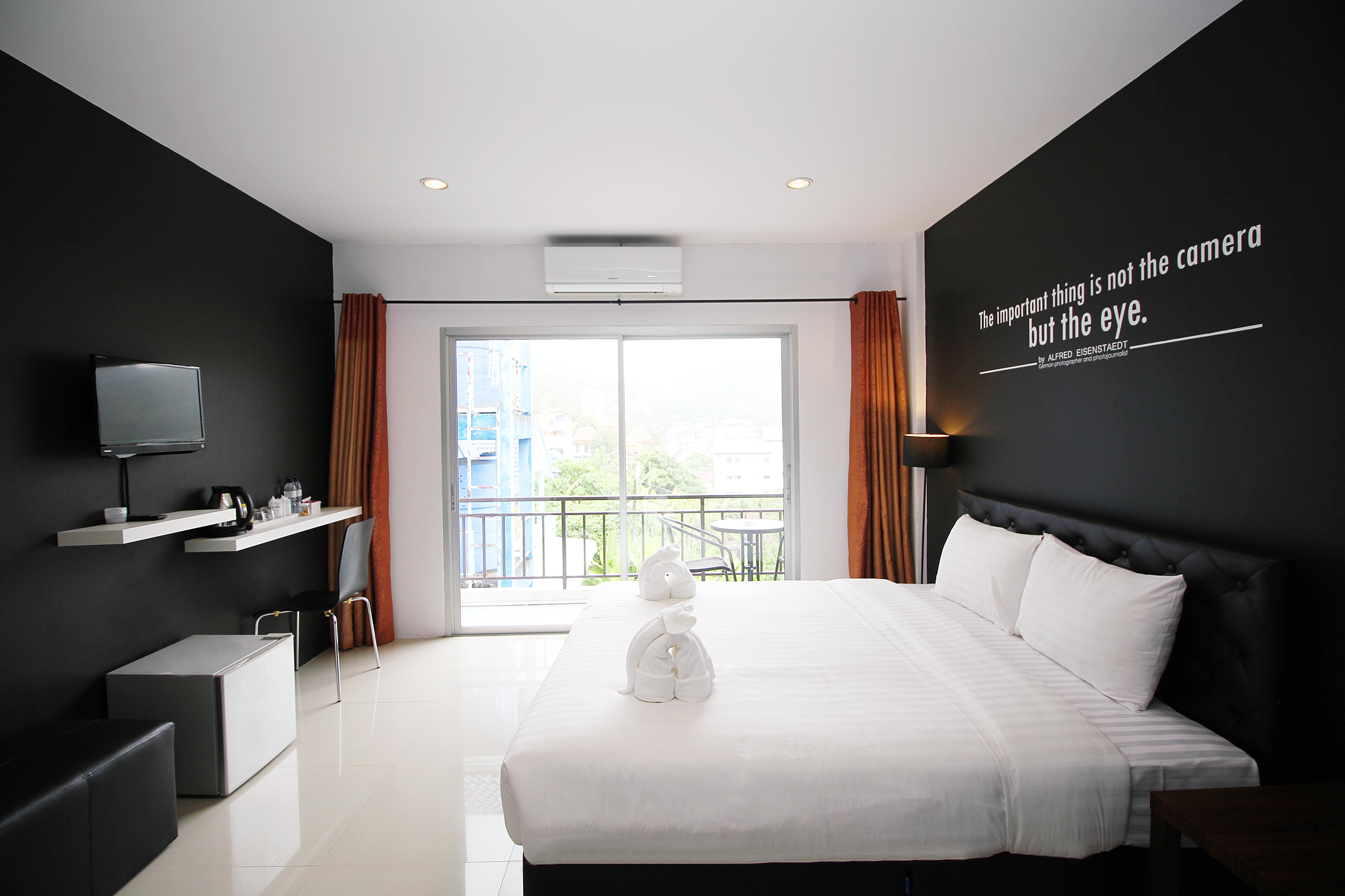 The Artist House Hotel Patong Exterior photo